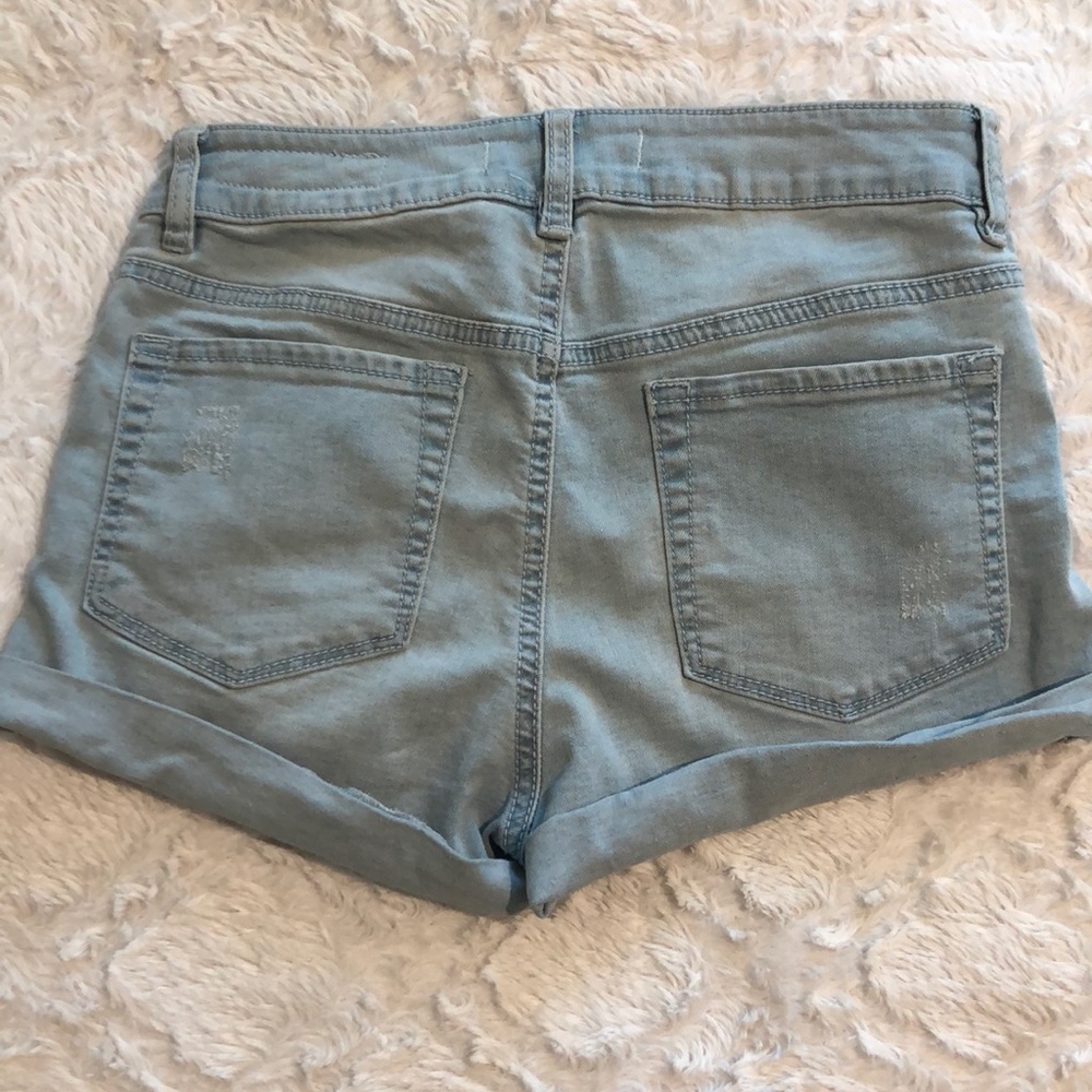 Shorts - Picture 2 of 3